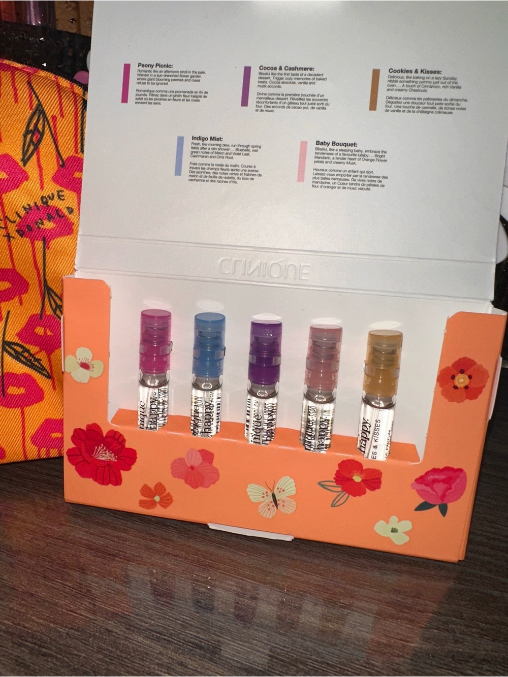 Clinique 8 Piece Skincare & Fragrance Set - Picture 4 of 9